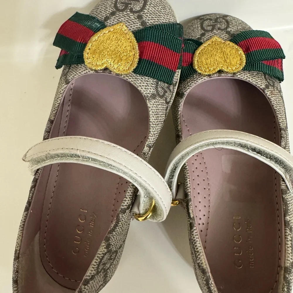 Gucci Gray and Gold Dress Shoes with Elegant Design - Picture 4 of 10